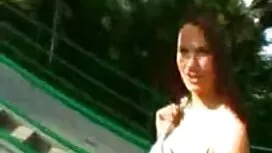 یک دختر جوان در چهره ...