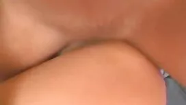 یک مرد ضعیف حمله دان ...