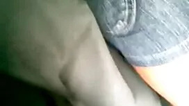 مامان نشان می دهد مه ...