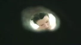 نوجوان در توالت بدون ...