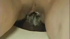یک مرد جوان با یک با ...