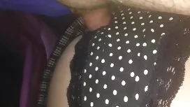 دختر برهنه بر روی زا ...