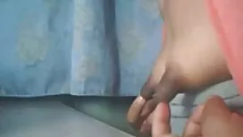 دختر فشردن شیر سرسبز ...