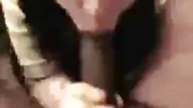 زن نوجوان به ماشین ب ...