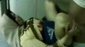 یک دختر جوان دانلود  ...